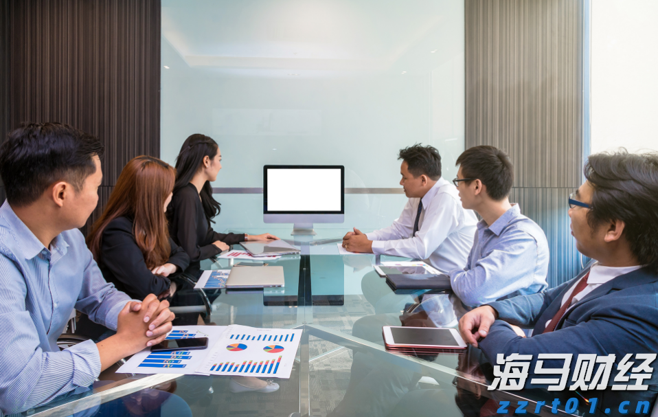 市政务服务中心推出便民措施提升企业办事效率