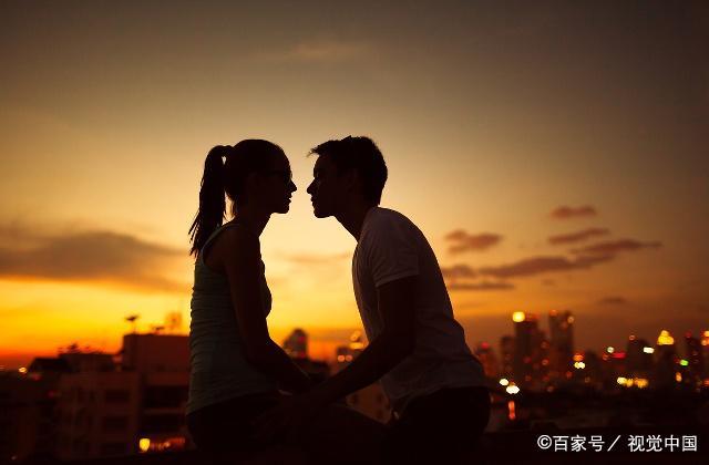 A股公告精选 | 中国石化(600028.SH)上半年预盈超200亿元 同比下滑近四成